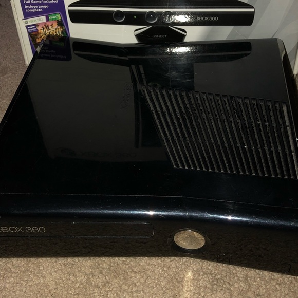 Xbox 360 Kinect special edition 250 GB - Picture 2 of 7